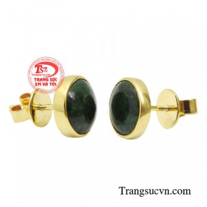Bởi vậy mà việc sử dụng hoa tai ngọc cẩm thạch cũng là cách để các chị em nâng tầm bản thân trong các dịp đặc biệt.