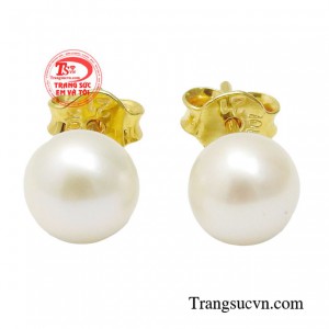 Hoa tai ngọc trai tinh tế kết hợp giữa vẻ đẹp tinh khiết, quyến rũ của ngọc trai với thiết kế tinh tế, thời trang.