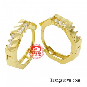 Chỉ cần khéo léo kết hợp trang phục cùng đôi bông tai trẻ trung là bạn đã tạo được vẻ ngoài cuốn hút và tự tin. 