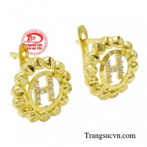 Sản phẩm tuy được thiết kế đơn giản nhưng lại tập trung xử lý tinh xảo phần chi tiết chất liệu, tạo nên một sản phẩm hoàn mỹ.