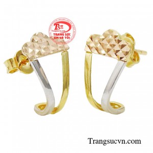 Bởi sự năng động, trẻ trung toát ra từ phong thái và diện mạo. 