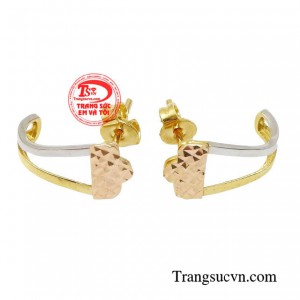 Vậy nên, hãy dành tặng món quà trang sức thời trang này cho chính bạn và những người phụ nữ thân yêu nhất, để giúp họ nâng tầm bản thân thêm phần nổi bật.