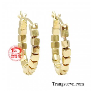 Hoa tai thời trang cá tính mang trong mình một vẻ đẹp và khí chất riêng. 