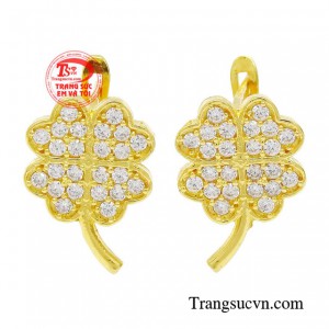 Hoa tai vàng may mắn được coi như một biểu tượng đem đến cho sự bình an.