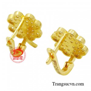 ản phẩm cỏ 4 lá là biểu tượng của niềm tin và hy vọng, đại diện cho tình yêu và may mắn.