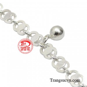 Kiểu dáng đơn giản, đáng yêu, dễ phối trong mọi trang phục. 