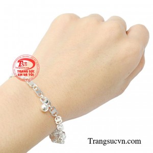 Qua đó cuộc sống của mẹ & bé trở nên rộn ràng, sôi động, thú vị hơn mỗi ngày. 