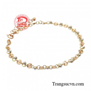 Tôn vinh nét đẹp và sự tự tin cho bất kì cô gái nào.