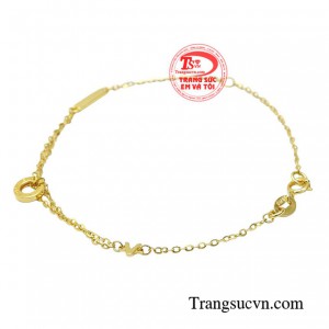 Chiếc lắc tay có khả năng biến những trang phục đơn giản trở nên đẳng cấp và sành điệu hơn.