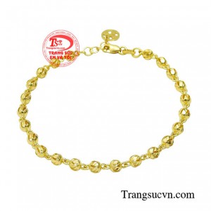 Lắc tay vàng phú quý đường nét thiết kế tinh giản với kiểu dáng độc đáo.