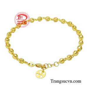 Tạo điểm nhấn với các lát cắt bắt sáng mang đến vẻ đẹp hoàn mỹ cho sản phẩm. 