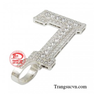 Sản phẩm được tạo ra theo yêu cầu và tinh tế sẽ mang lại sự ấn tượng và giá trị đặc biệt đối với người đeo.