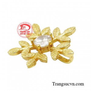 Sắc trắng rực rỡ của đá cubic zirconia tăng thêm sức hút khó cưỡng với những ai yêu vẻ đẹp lấp lánh của những bông tuyết. 