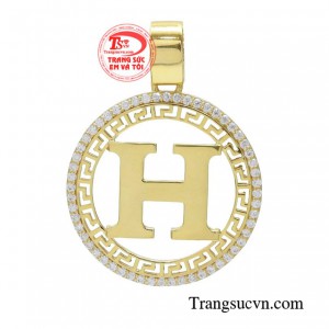 Mặt dây chuyền phong cách thời trang là một trong những phụ kiện không thể thiếu trong tủ đồ của mỗi người. 