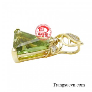 Với thiết kế kiêu sa và độc đáo của mình, chiếc mặt dây sẽ là điểm nhấn hoàn hảo cho bất kỳ trang phục nào.