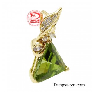 Việc sử dụng trang sức được chế tác từ viên đá Peridot sẽ giúp bạn tự tin, đầy năng lượng và may mắn hơn.