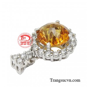 Mặt dây thạch anh vàng kiêu sa chính là lựa chọn tuyệt vời dành cho bạn.