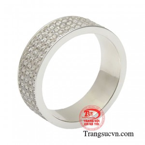 Nhẫn bạc nam lịch lãm là một lựa chọn tuyệt vời cho các quý ông muốn thể hiện phong cách nam tính.