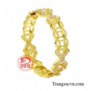 Ngoài ý nghĩa thu hút tiền tài, trang sức còn là cách chị em chăm chút cho diện mạo bản thân thêm phần lộng lẫy