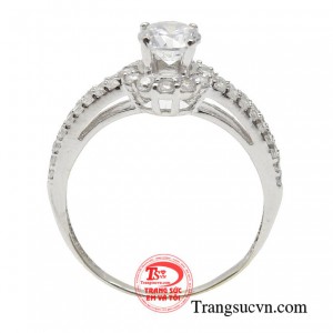 Sản phẩm là điểm nhấn giúp mọi cô gái trở nên quyến rũ hơn với đôi tay cũng như nổi bật trong những khoảnh khắc cuộc sống.