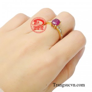 Nhẫn Ruby cũng được xem là một biểu tượng của sự quyền lực và giàu có thể hiện sức mạnh và đẳng cấp của người sử dụng.