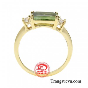 Nhẫn Sapphire cũng là món quà tặng ý nghĩa cho những người yêu thích trang sức đẳng cấp và sang trọng.