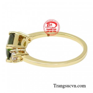 Với sự kết hợp của màu sắc và họa tiết tinh xảo, nhẫn Sapphire mang đến cho người đeo sự quyền quý và thanh lịch.