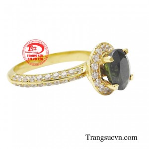 Mang phong thái điềm tĩnh của một người phụ nữ thành công.