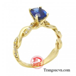 Nhẫn nữ sapphire yêu kiều được coi là biểu tượng của tình yêu và sự lãng mạn, giúp kích thích tình cảm và tình yêu đích thực. 