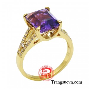 Nhẫn nữ thạch anh tím quyến rũ mang đến cho phái đẹp sự đa dạng và sáng tạo trong việc lựa chọn trang phục và phụ kiện. 