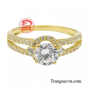 Phù hợp ở những buổi dạ tiệc qua những trang phục thời thượng, tinh tế. 