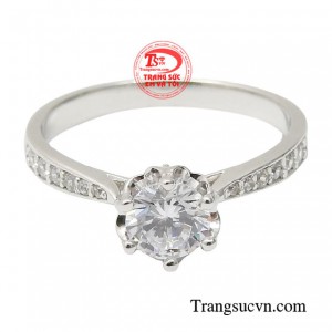 Khi lựa chọn được chiếc nhẫn phù hợp với cá tính, ngay lập tức bạn sẽ là tâm điểm thu hút mọi ánh nhìn.