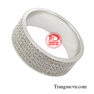 Với sự tinh tế trong việc lựa chọn và sử dụng trang sức