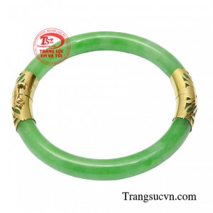 Vì thế, trang sức làm từ cẩm thạch luôn được chị em yêu thích dù ở bất cứ độ tuổi nào.