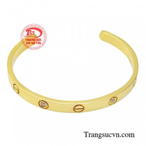 Vòng tay thời trang đẳng cấp cuốn hút ngay từ ánh nhìn đầu tiên. 