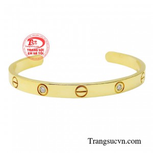 Hãy tự thưởng cho bản thân chiếc vòng tay này để đánh dấu những chặng đường đã qua, hãnh diện với những thành công đã gặt hái