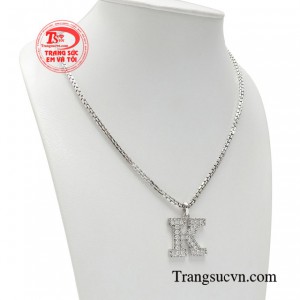 Với thiết kế to bản, dày dặn để thể hiện được sự bản lĩnh, khỏe khoắn mà không phô trương. 