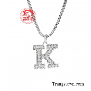 Bộ dây chuyền kim cương sang trọng khẳng định dấu ấn cá nhân và đẳng cấp của phái mạnh. 