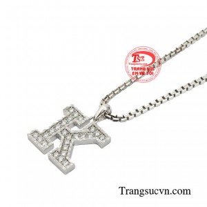 Là người đàn ông thành đạt , họ luôn hướng đến những điều tinh tế khác biệt thay vì những món trang sức quá rườm ra và màu mè.