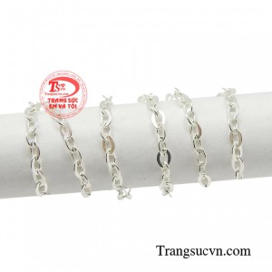 Bạc được cho là có tính chất dịu nhẹ và tạo cảm giác bình yên, giúp giảm stress và căng thẳng trong cuộc sống hằng ngày. 