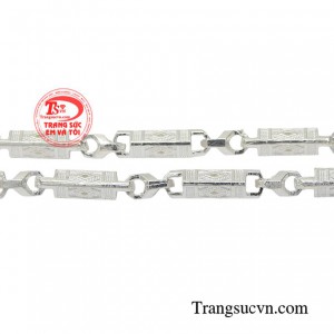 Nhiều người đàn ông thành đạt chú trọng vào việc lựa chọn trang sức nổi bật, ấn tượng lại vừa khác biệt. 