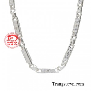 Để đạt được điều này phái mạnh chỉ cần chút khéo léo cùng chiếc dây chuyền bạc