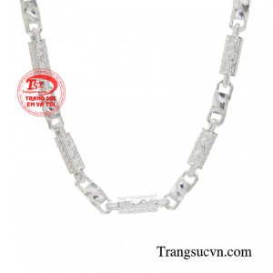 Dây chuyền bạc phái mạnh thời thượng là phụ kiện được phái mạnh hết lòng yêu thích và thường hay sử dụng.