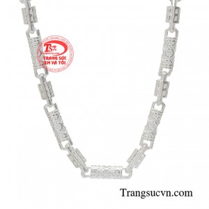 Khi muốn tạo dựng phong cách thì phụ kiện trang sức chính là yếu tố giúp hình ảnh của phái mạnh tăng thêm phong độ, sức hấp dẫn trong mắt người đối diện.