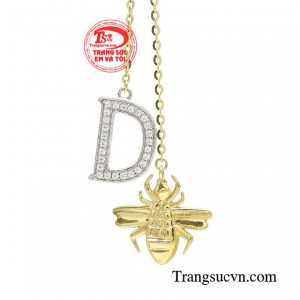 Tùy vào cách phối với mỗi bộ trang phục khi thì quý phái, trang nhã