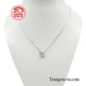 Dây chuyền trái tim nguyện ước là món quà đặc biệt dành cho ngày kỷ niệm, sinh nhật hay dịp lễ quan trọng.