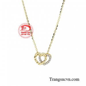 Sản phẩm không đơn thuần chỉ là một món trang sức đẹp mắt, nó còn mang lại thông điệp về tình yêu giúp cho người đeo cảm thấy gần gũi hơn với người thân yêu của mình. 