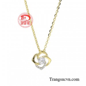 Đồng thời khẳng định tuyên ngôn phong cách rõ ràng, trang hoàng cho vẻ đẹp của bạn.