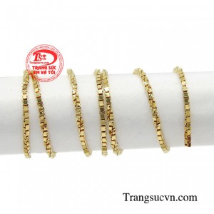 Bằng tất cả niềm kiêu hãnh, họ thể hiện tiếng nói của người phụ nữ hiện đại dám ước mơ những điều lớn lao và quyết tâm chinh phục mọi thử thách.