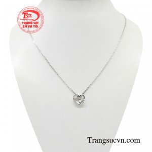 Dây chuyền vàng trắng duyên dáng mê hoặc mọi ánh nhìn